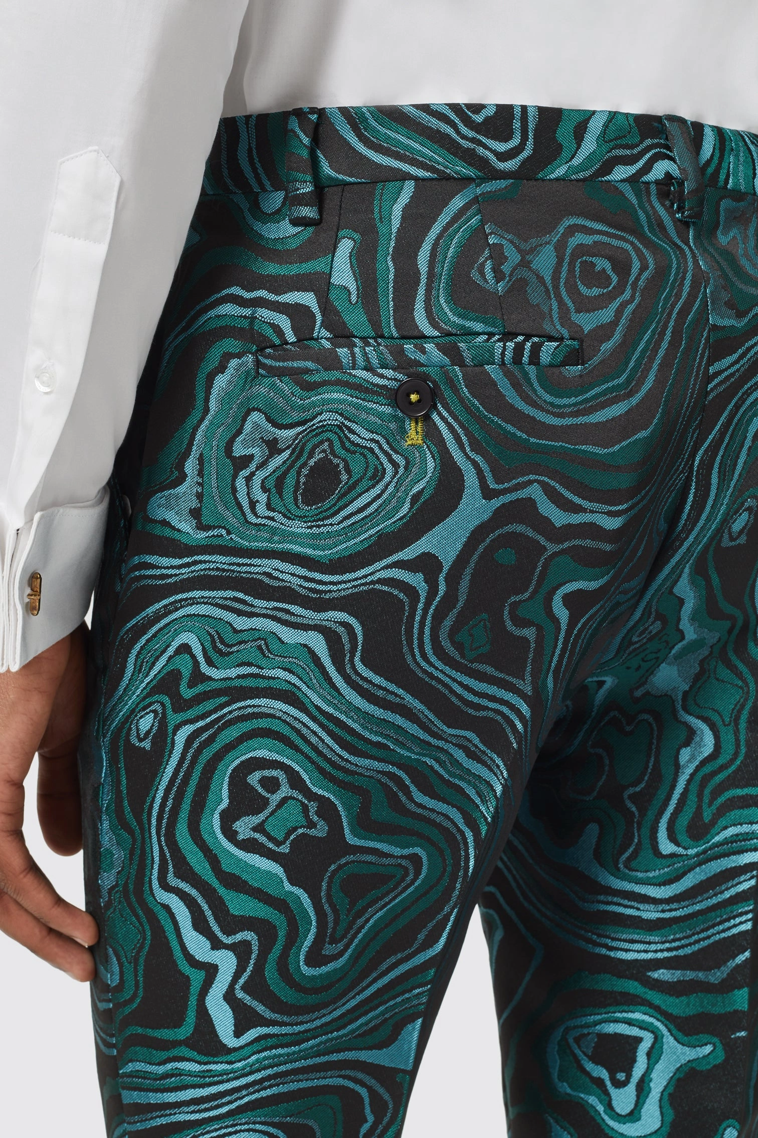 Pantaloni Adichie Verde Jacquard: Eleganza Slim Fit, un Tocco di Stile Italiano.